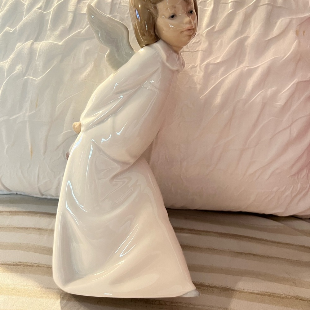 Lladro White Porcelain Figurine